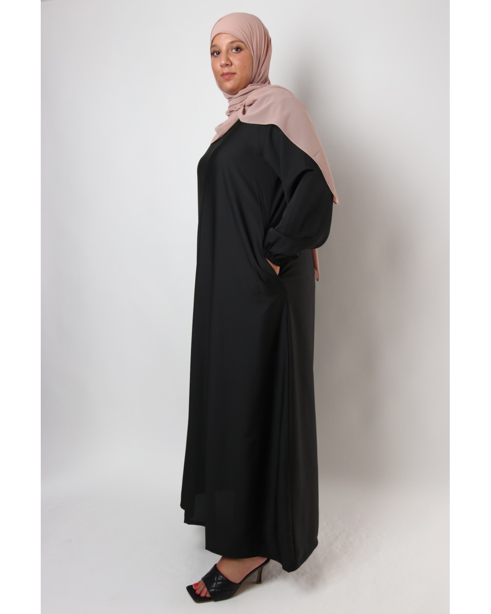 Abaya Nidha