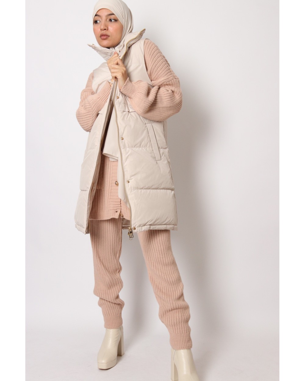 Sleeveless down jacket