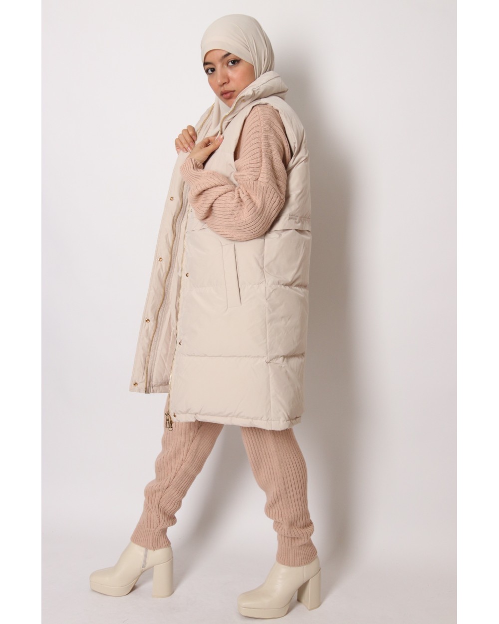 Sleeveless down jacket