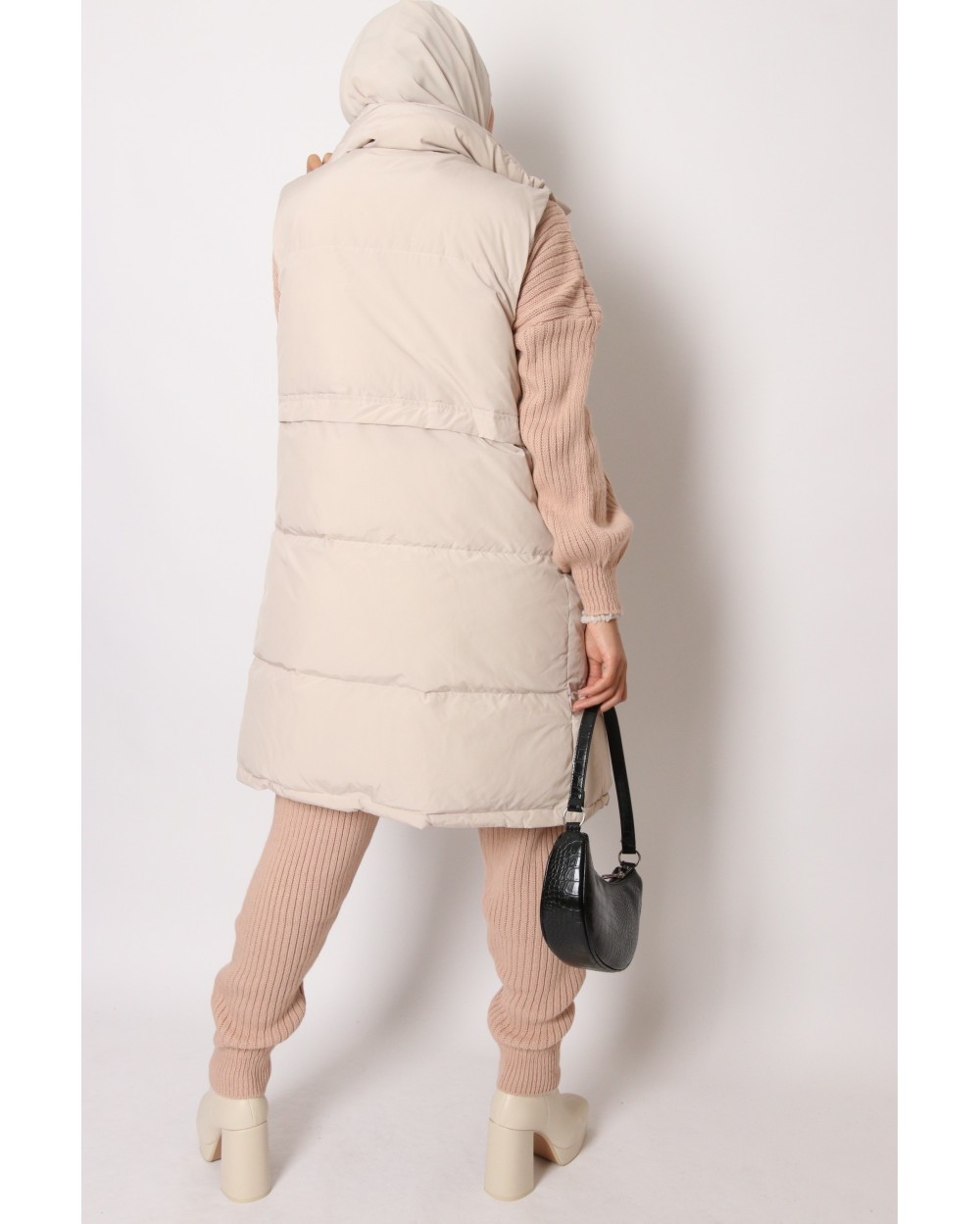 Sleeveless down jacket