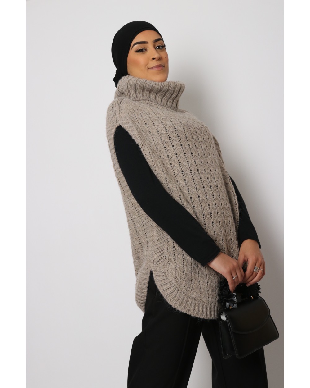 Pull Rita sans manche tricoté avec col roulé