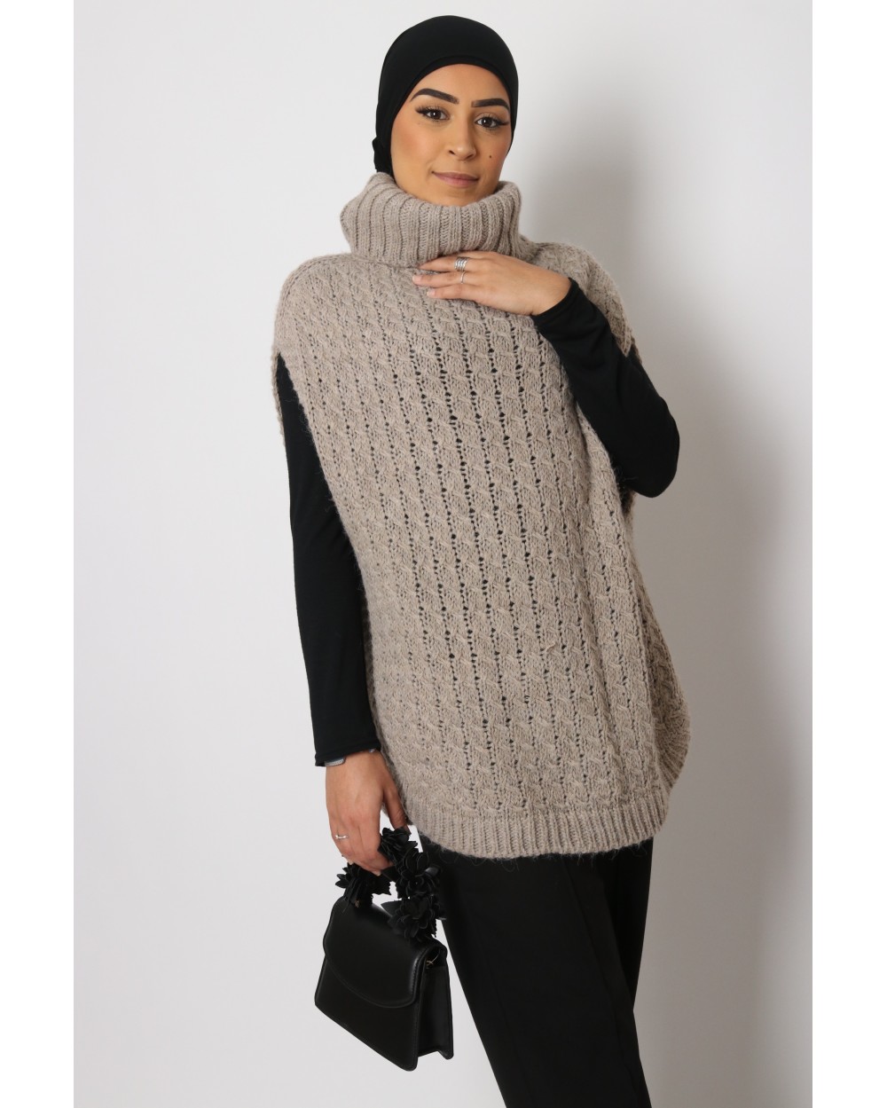 Pull Rita sans manche tricoté avec col roulé