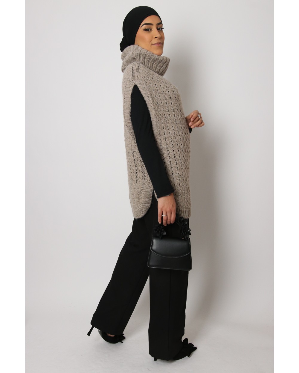 Rita sleeveless knitted sweater with turtleneck