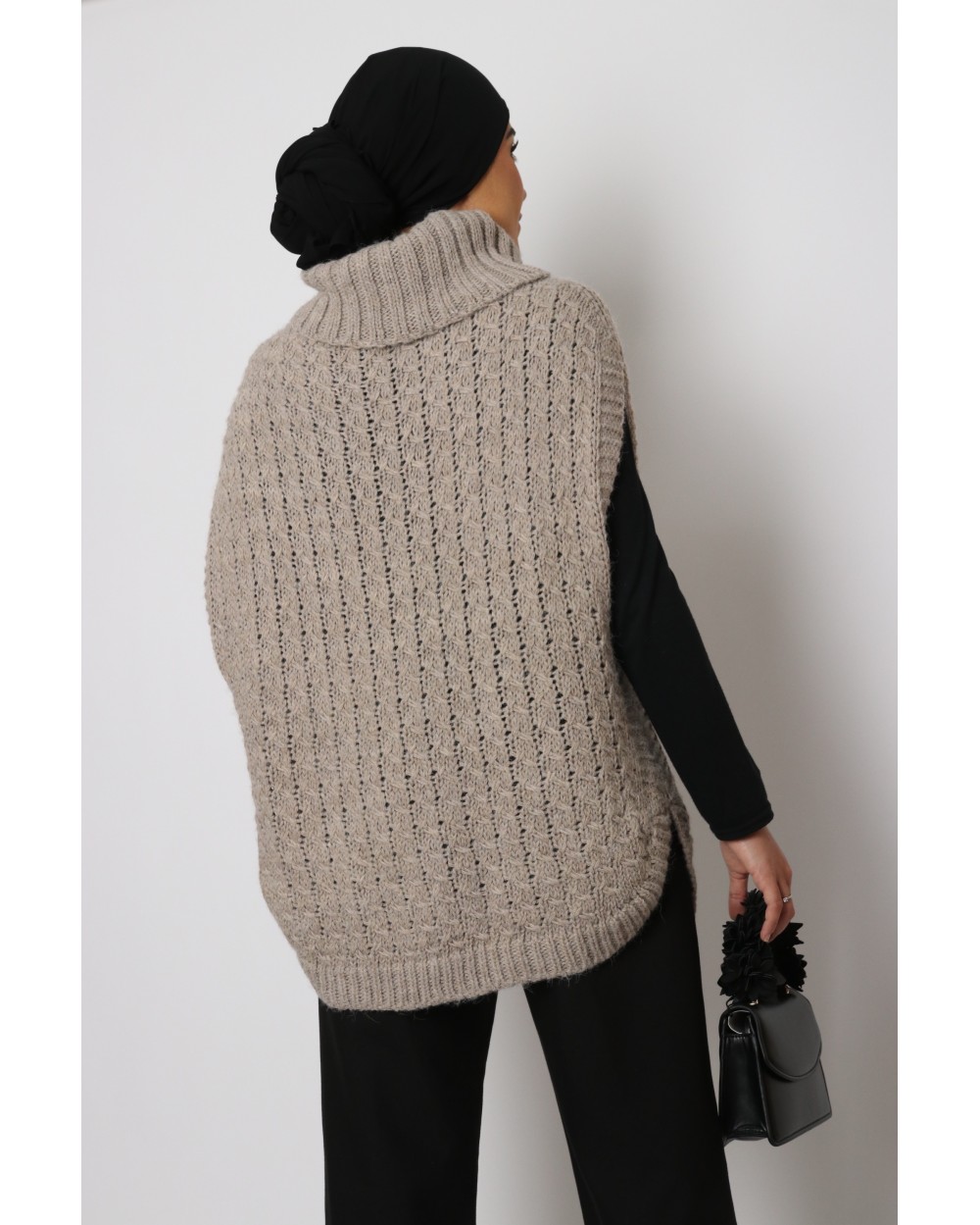 Pull Rita sans manche tricoté avec col roulé