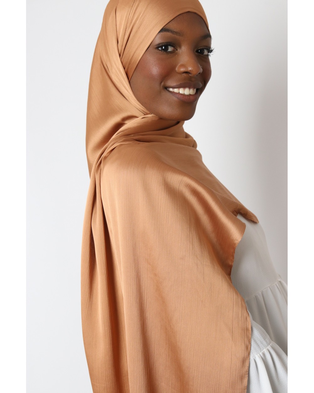 Hijab satin plissée à nouer