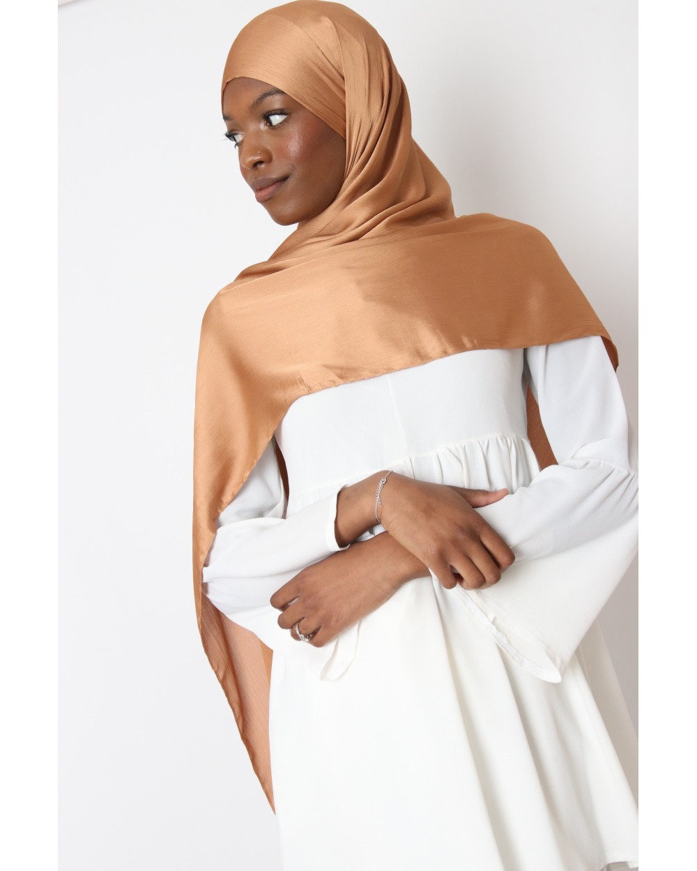 Hijab satin plissée à nouer
