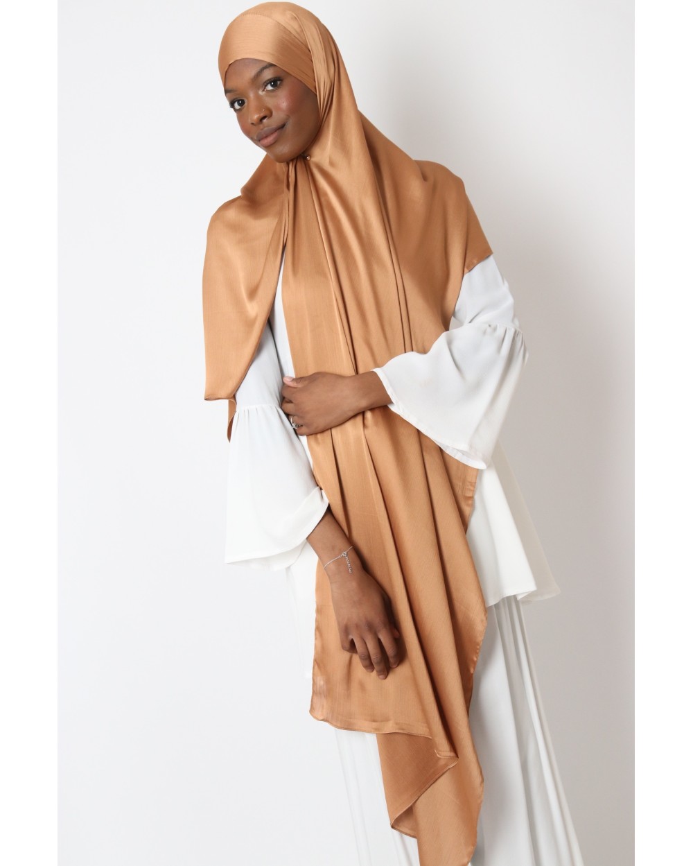 Hijab satin plissée à nouer