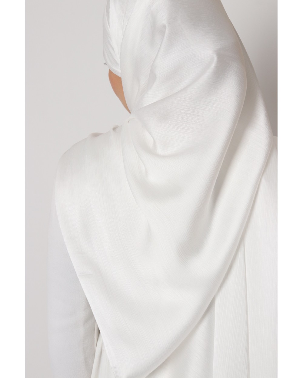 Hijab satin plissée à nouer