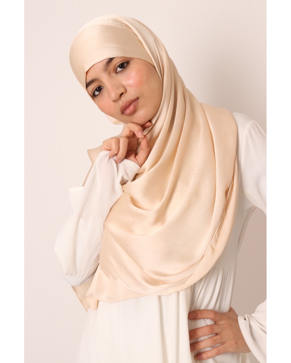 Hijab satin plissée à nouer