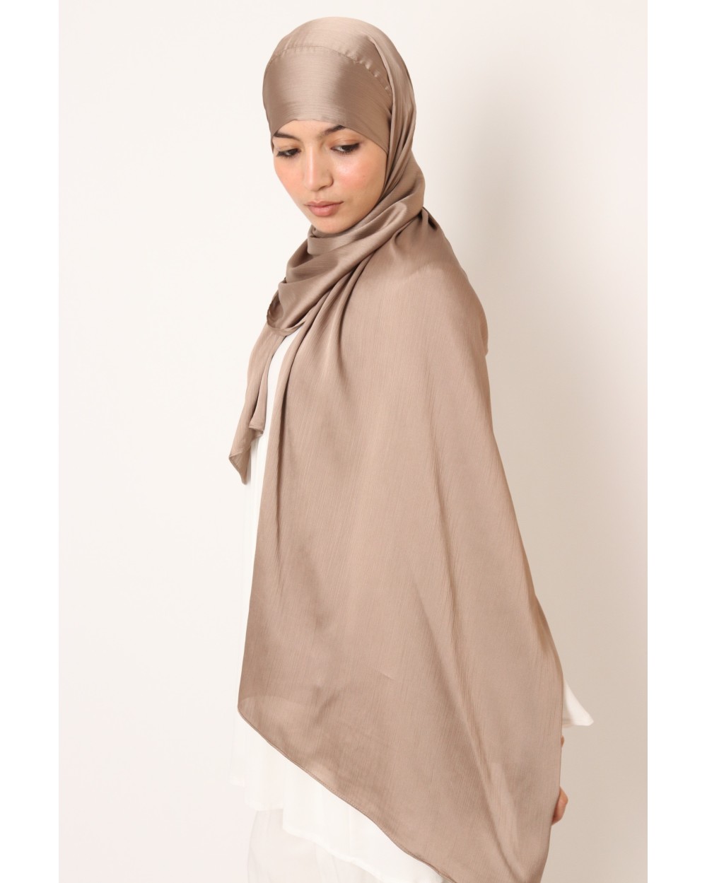Hijab satin plissée à nouer
