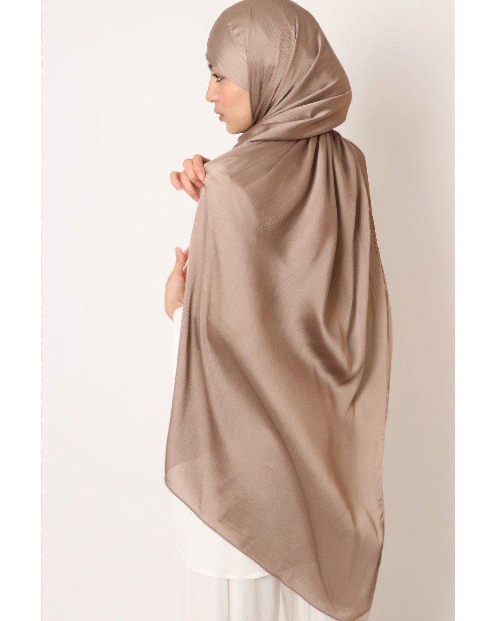 Hijab satin plissée à nouer