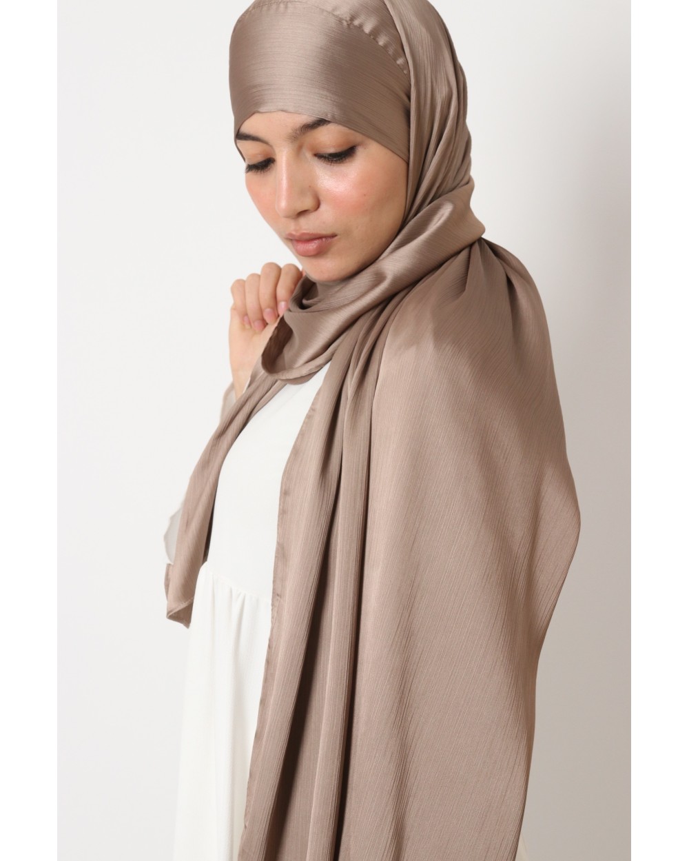 Hijab satin plissée à nouer