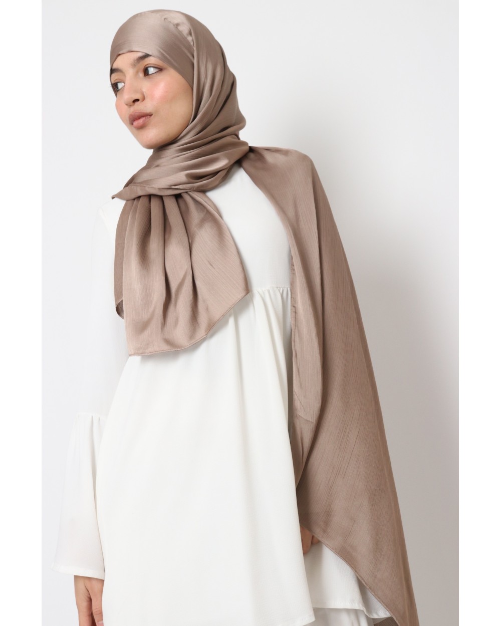 Hijab satin plissée à nouer