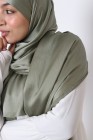 Hijab satin plissée à nouer