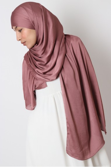 Pleated satin hijab to tie