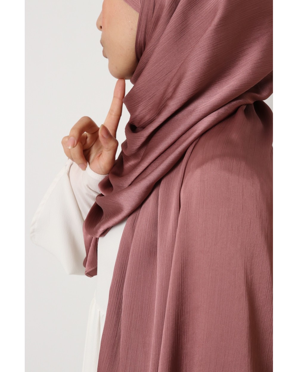 Hijab satin plissée à nouer