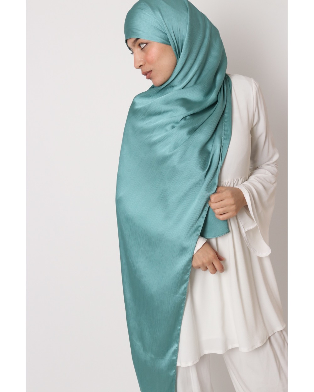 Pleated satin hijab to tie