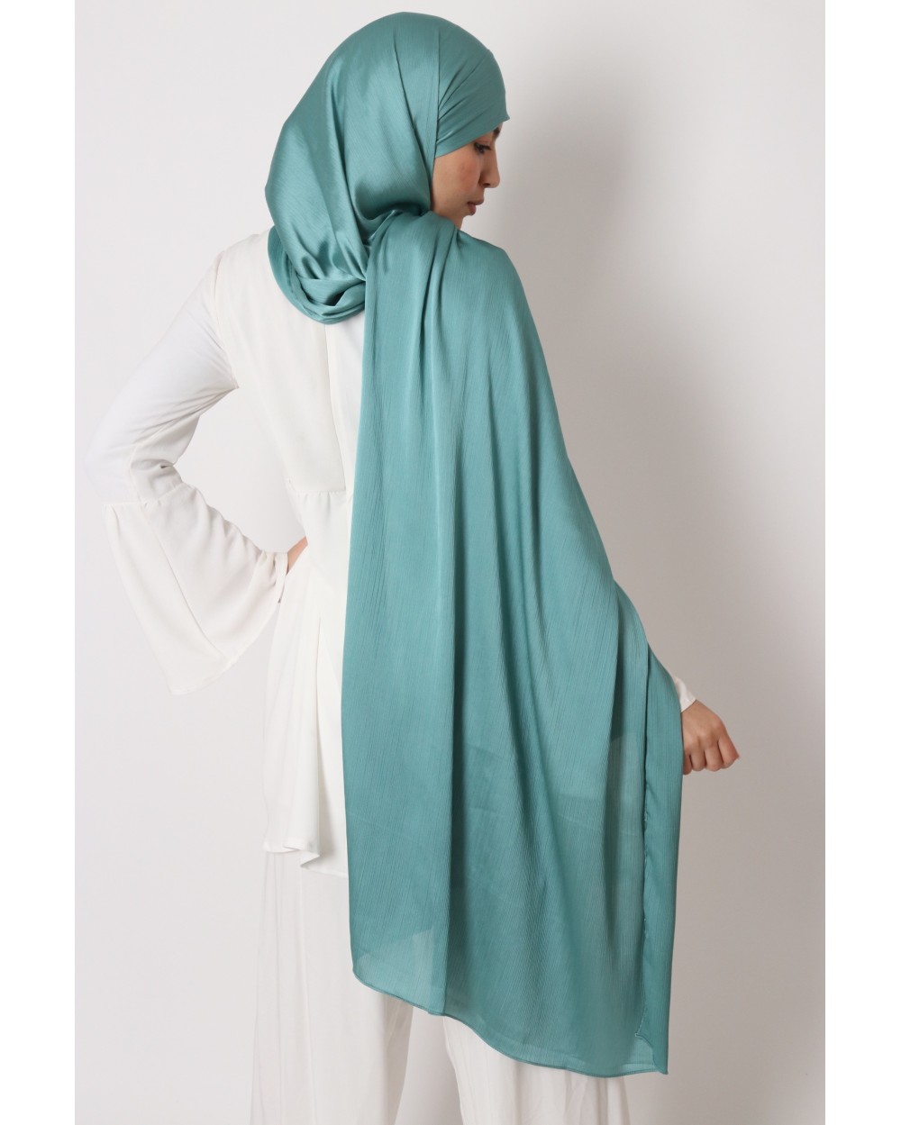 Hijab satin plissée à nouer