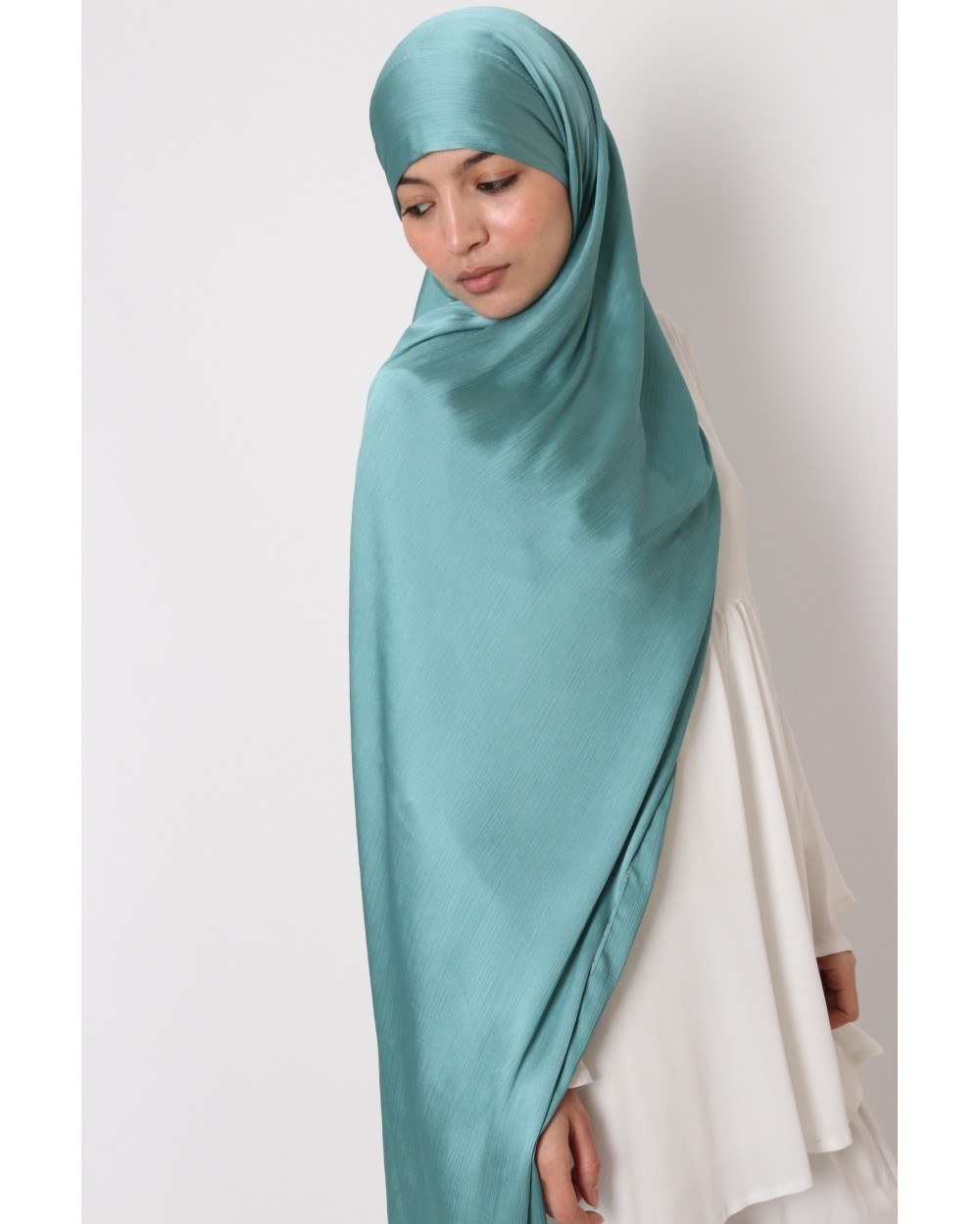 Hijab satin plissée à nouer