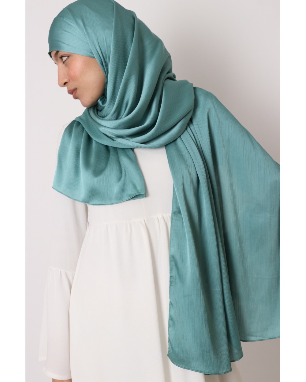 Hijab satin plissée à nouer
