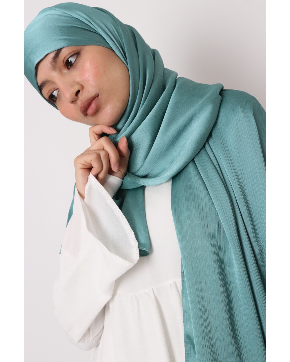 Hijab satin plissée à nouer