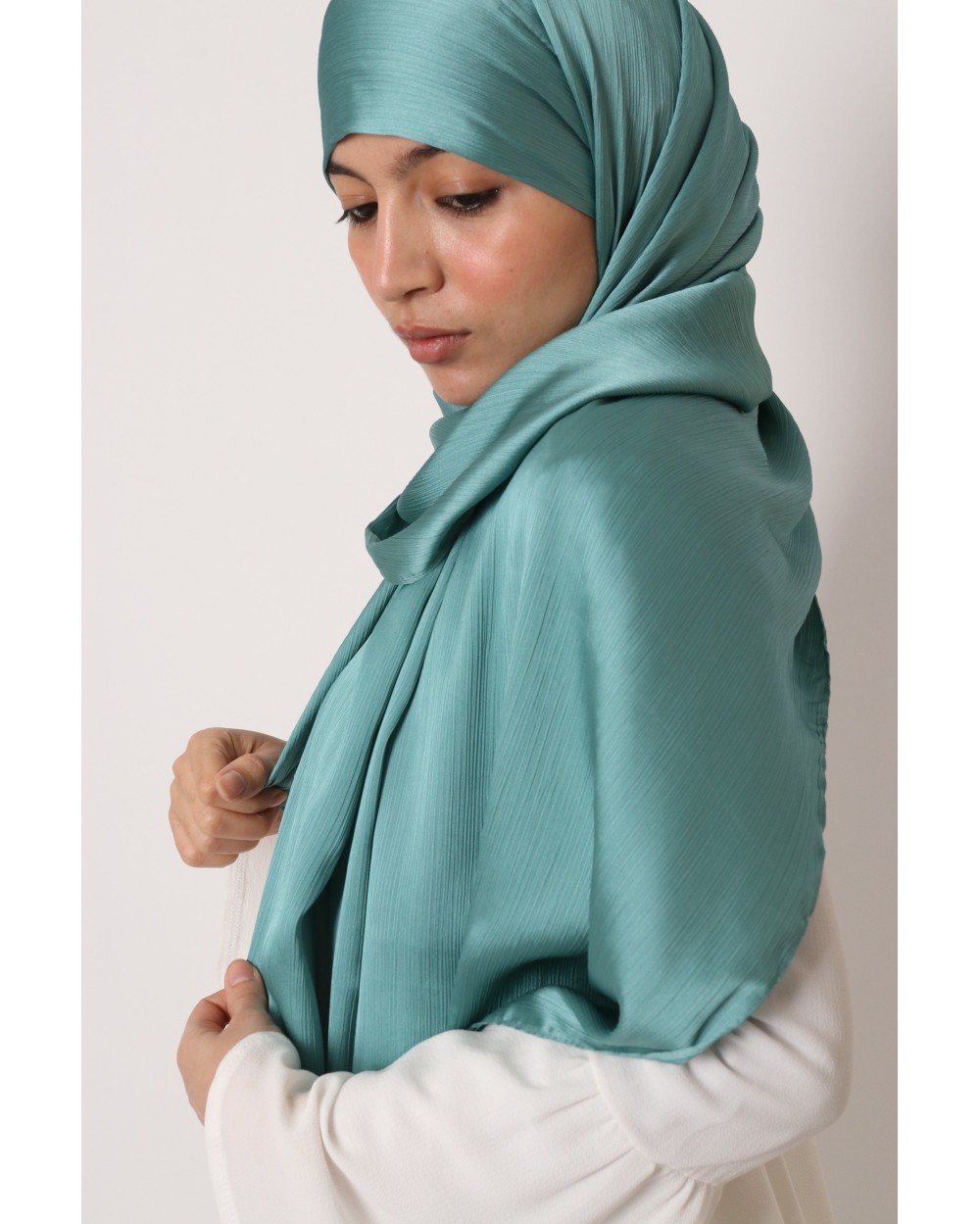 Hijab satin plissée à nouer