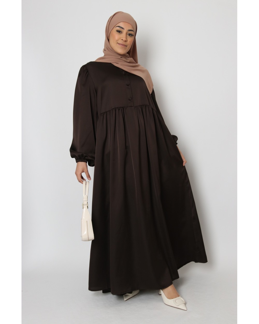 Robe satiné bouton
