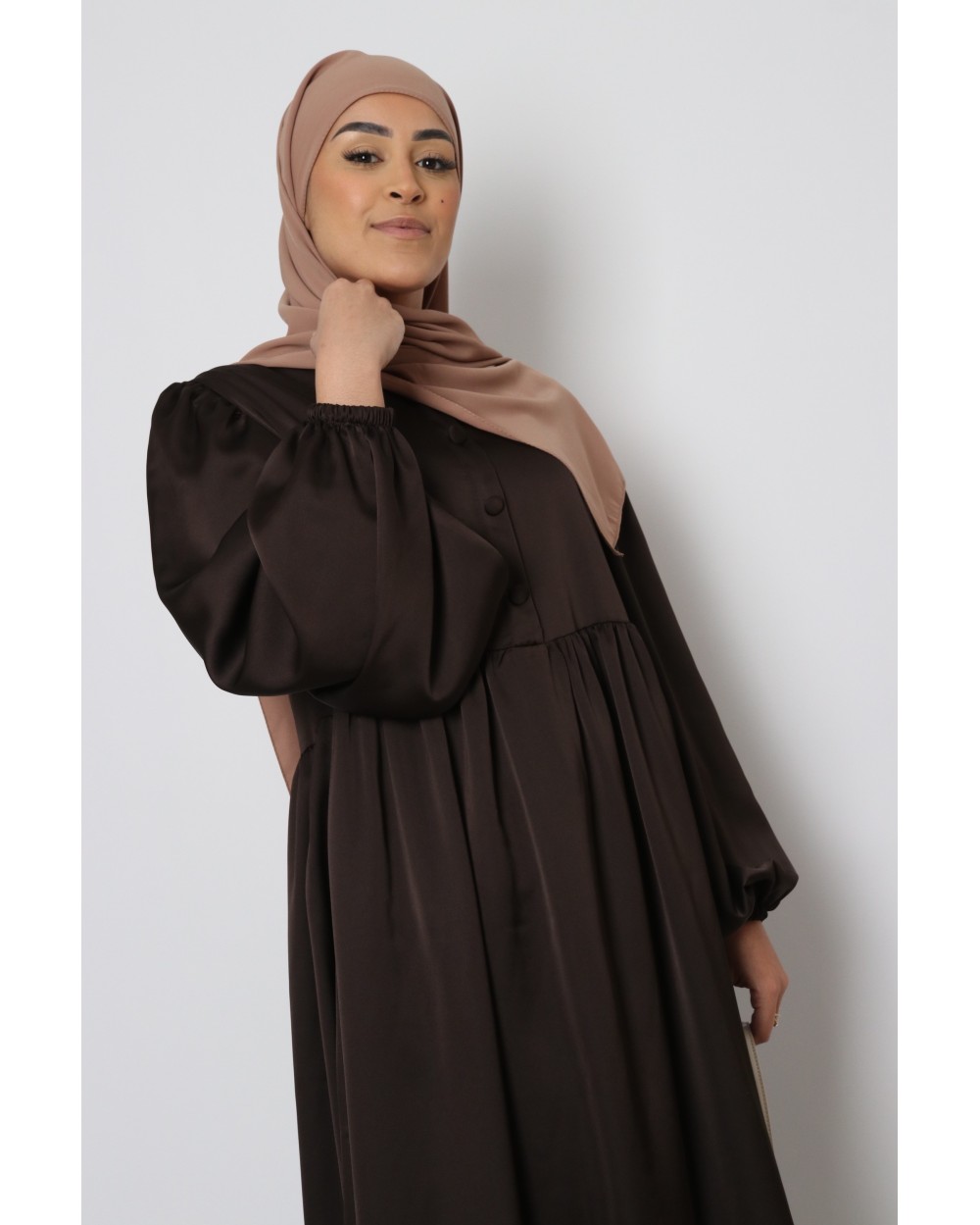 Robe satiné bouton