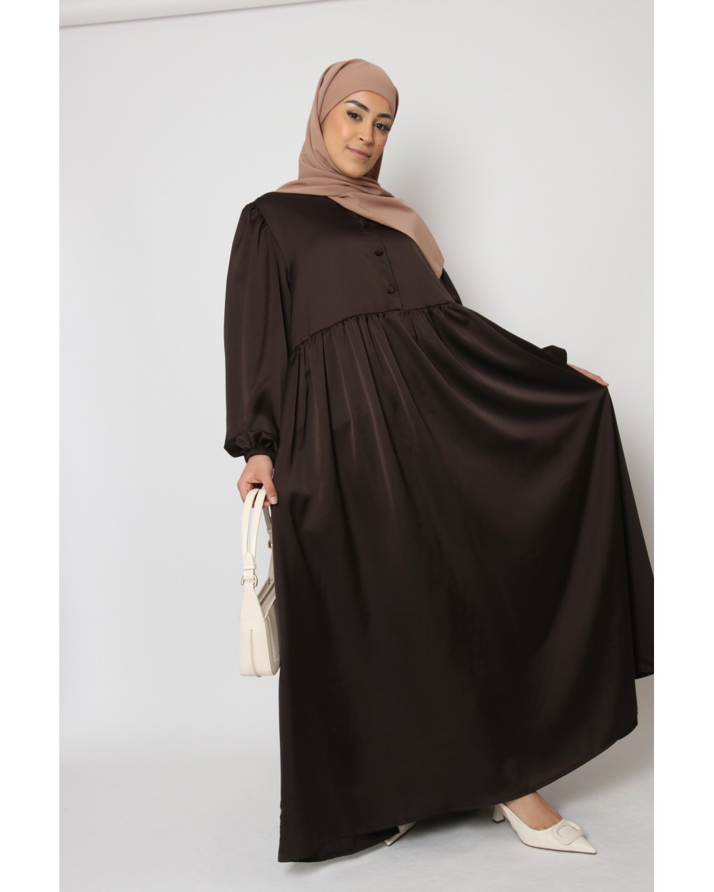 Robe satiné bouton