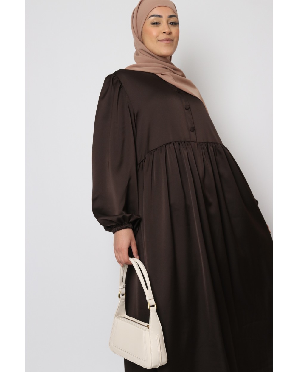 Robe satiné bouton