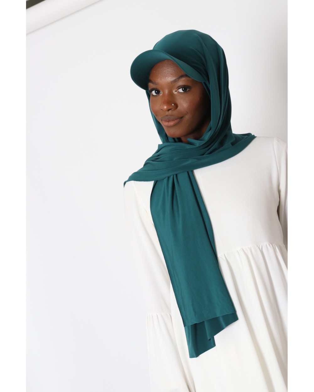Hijab à enfiler avec casquette intégrée