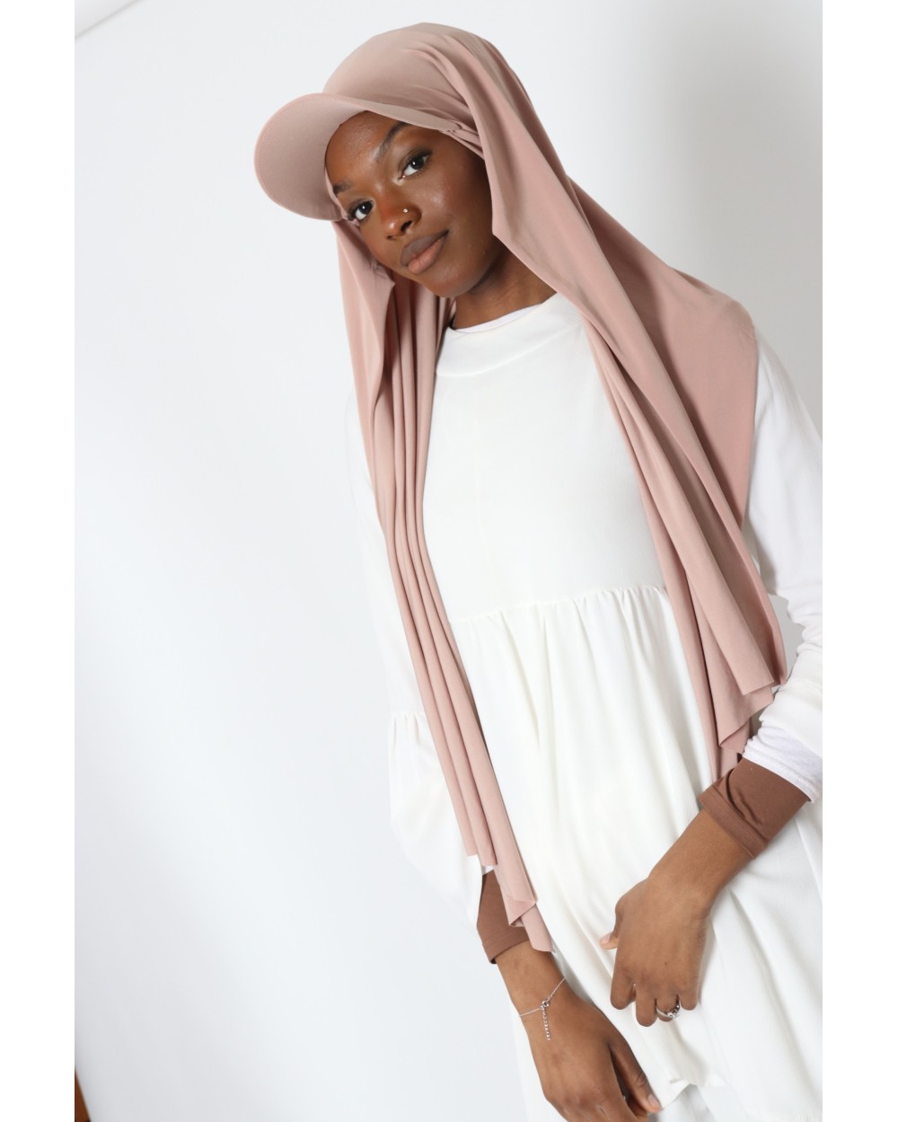 Hijab à enfiler avec casquette intégrée