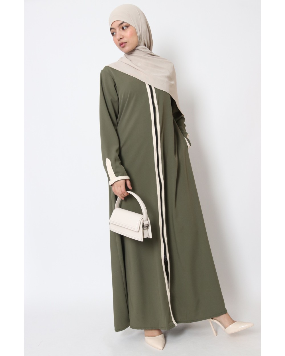 Long zipped abaya with embroidered finish