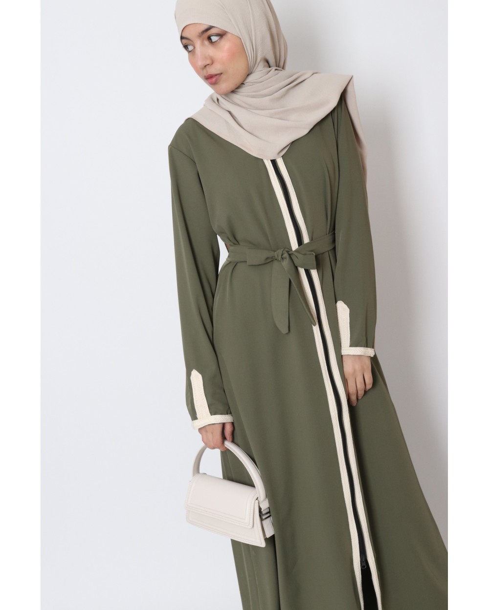 Long zipped abaya with embroidered finish