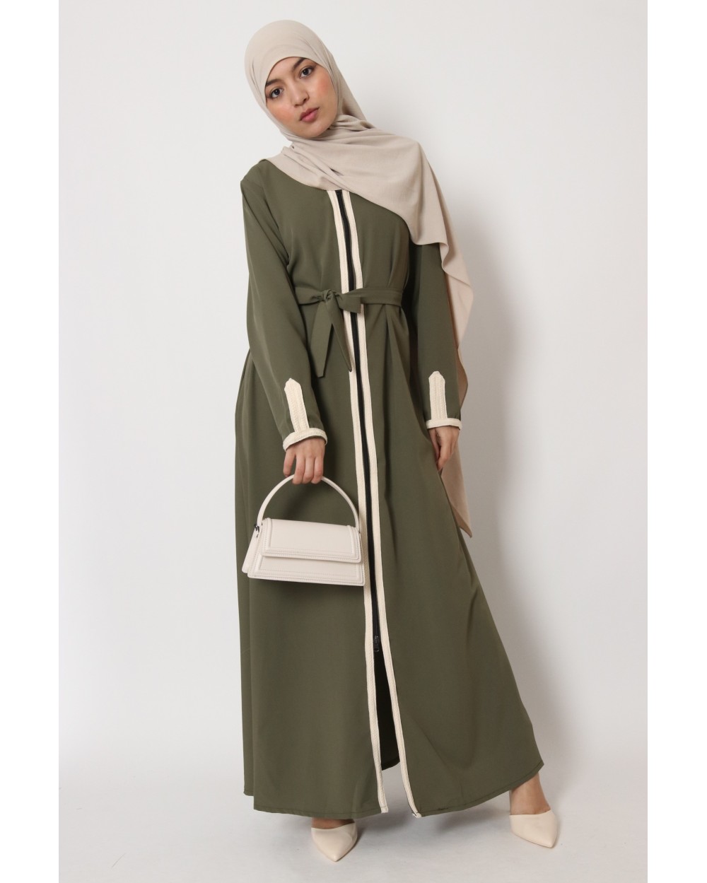 Long zipped abaya with embroidered finish