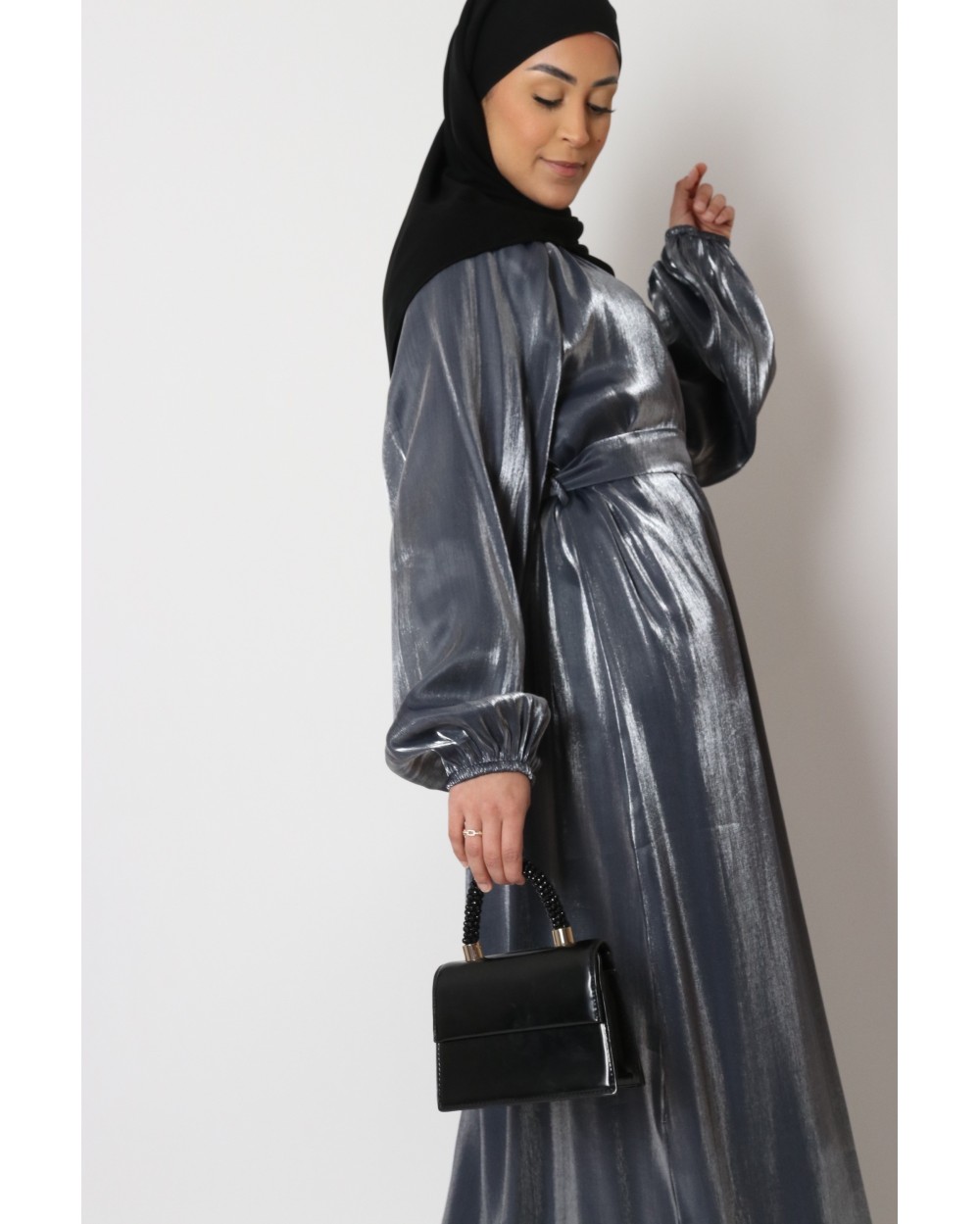 Robe métallisée manches bouffantes