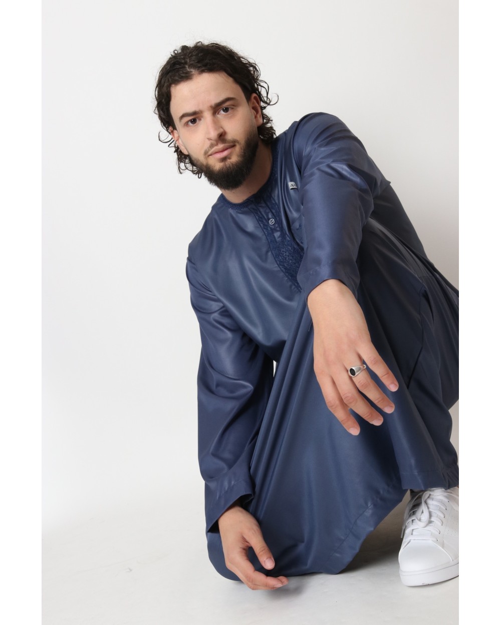 Aawoe satin thobe long sleeves