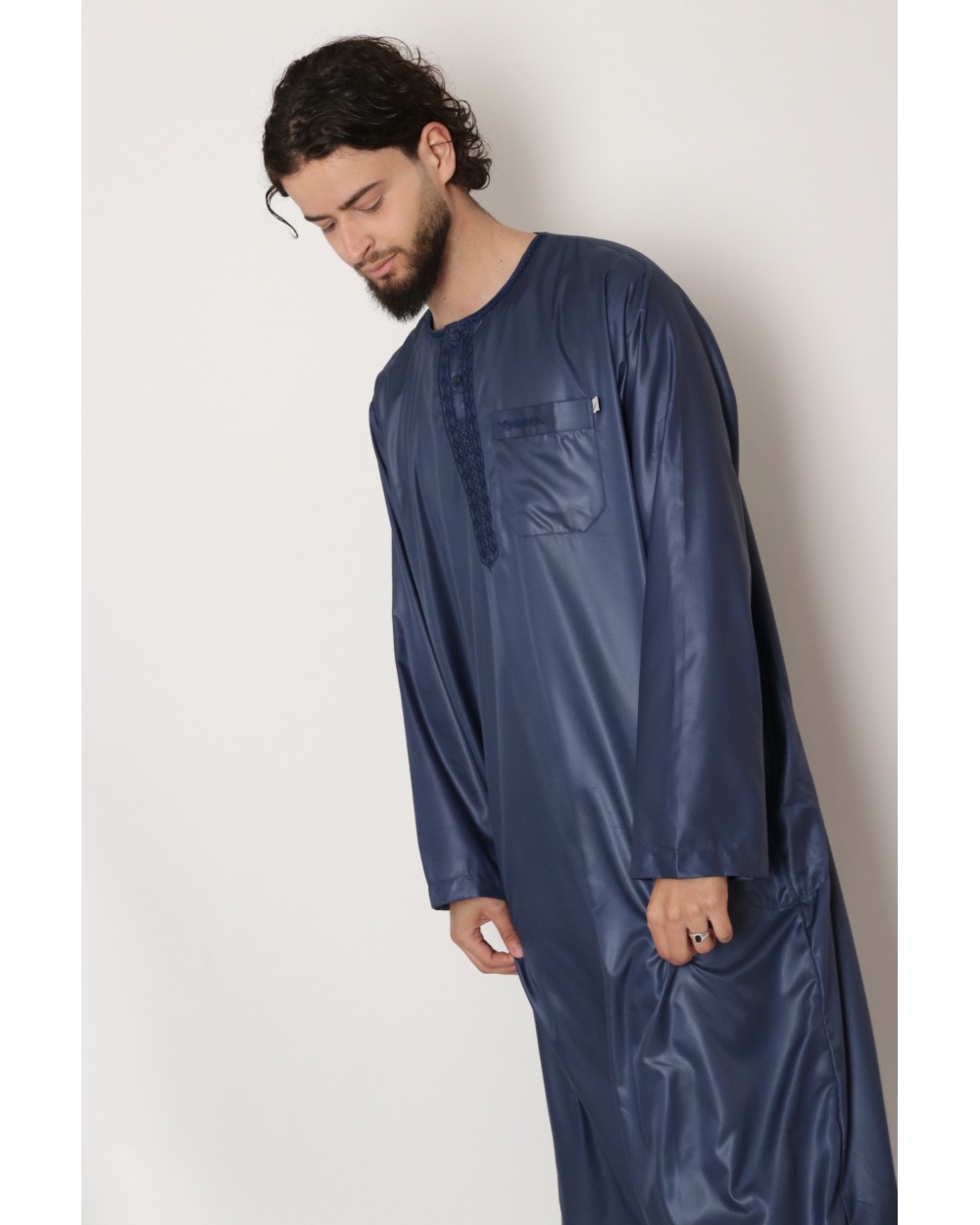 Aawoe satin thobe long sleeves