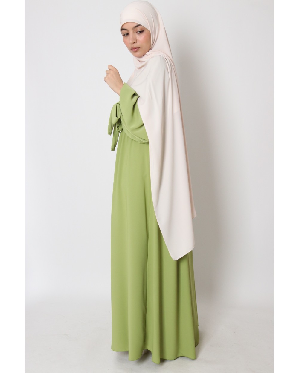 Robe Roumaissa noeud manches