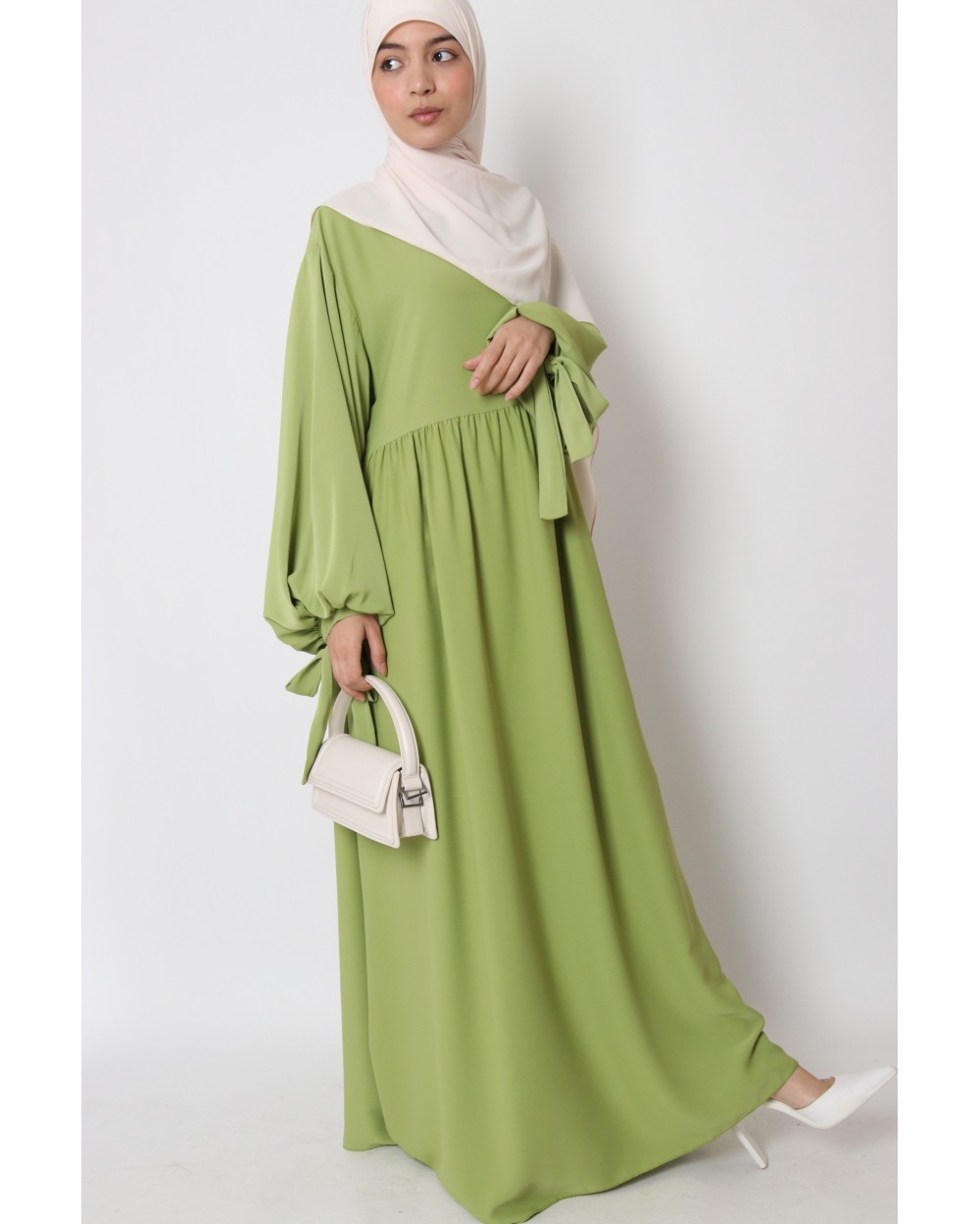 Robe Roumaissa noeud manches