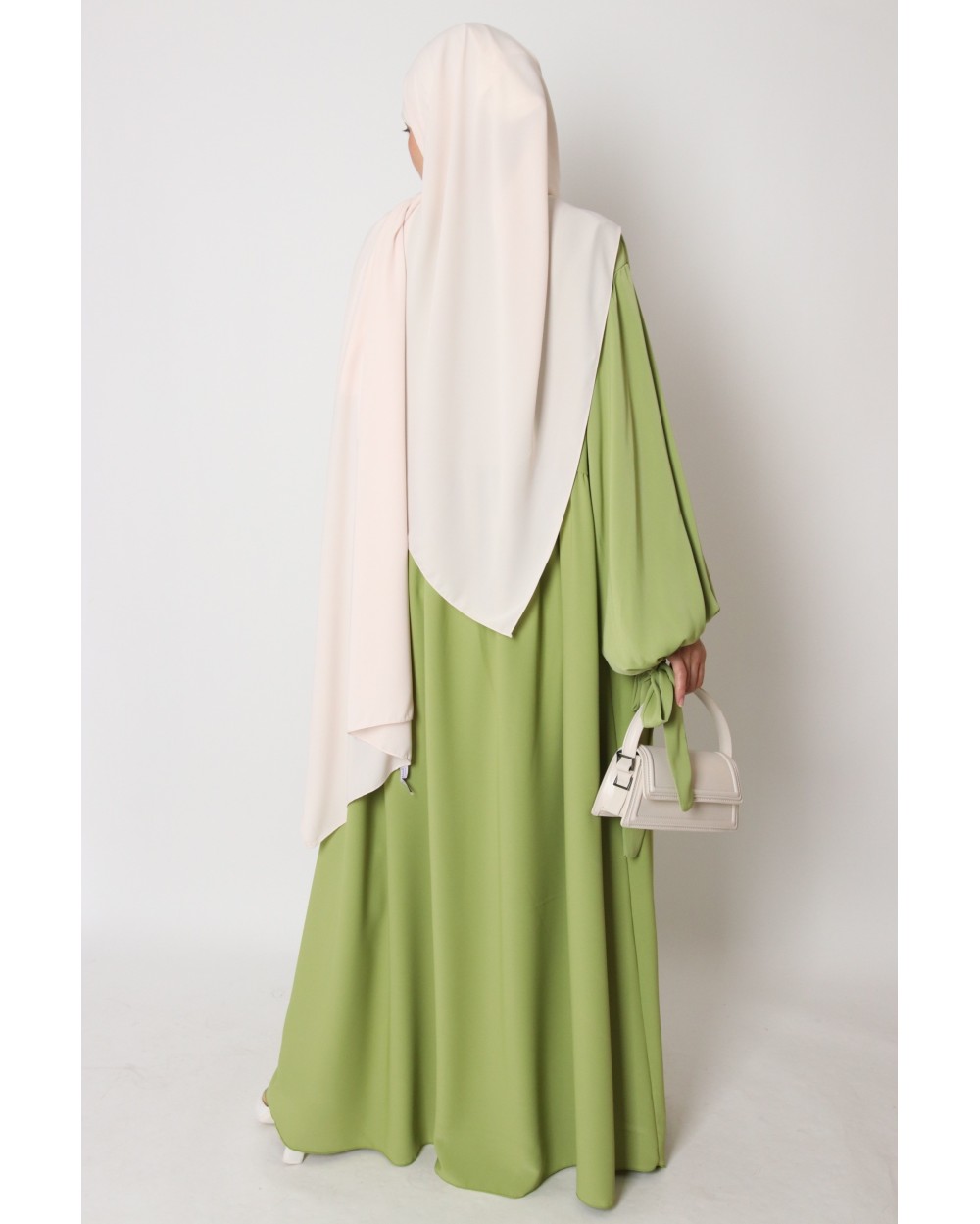 Robe Roumaissa noeud manches