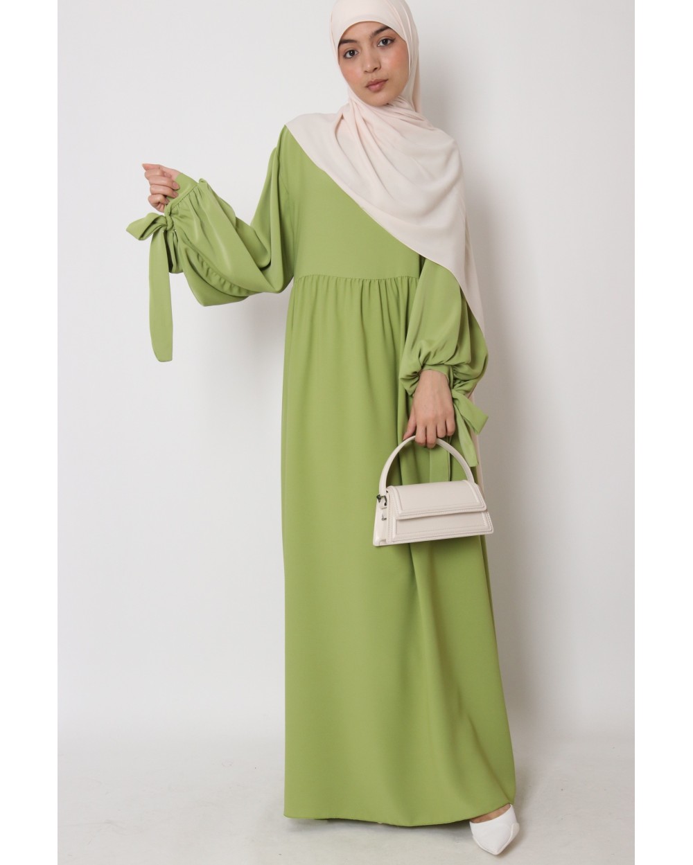 Robe Roumaissa noeud manches