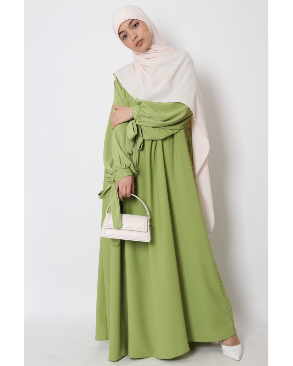 Robe Roumaissa noeud manches