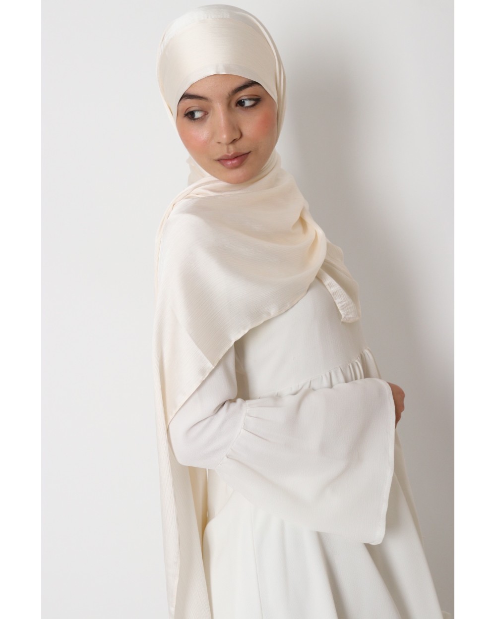 Hijab satin plissée à nouer