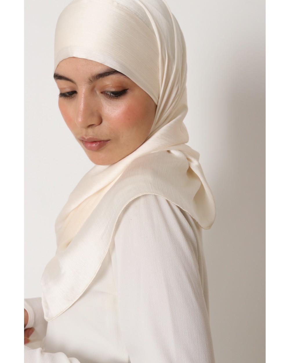 Hijab satin plissée à nouer