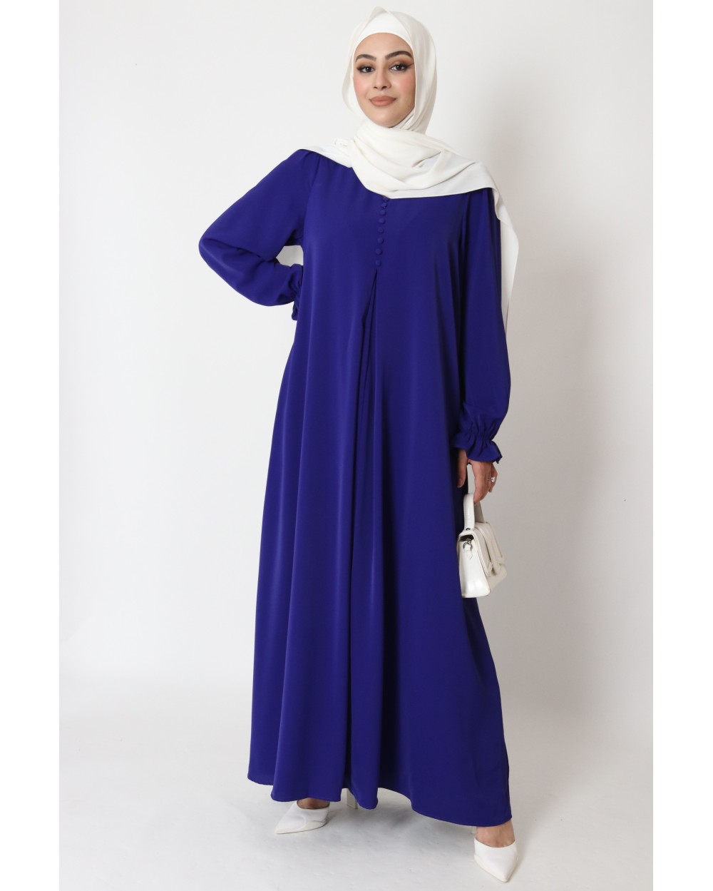 V-neck dress with buttons and ruffled sleeves