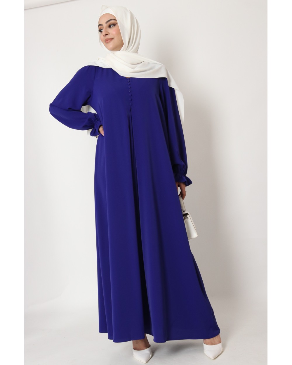 V-neck dress with buttons and ruffled sleeves