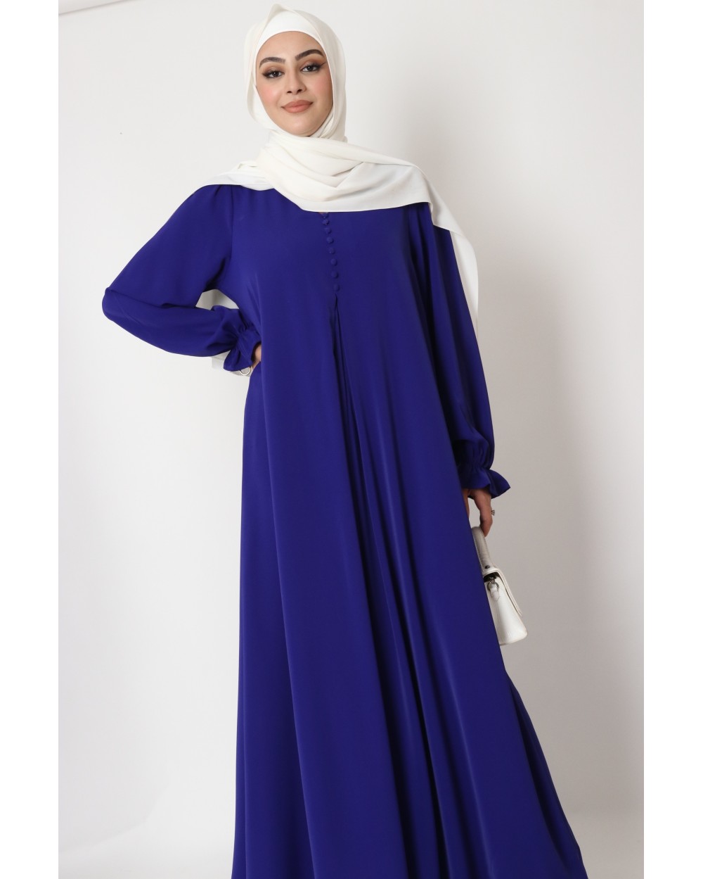 V-neck dress with buttons and ruffled sleeves