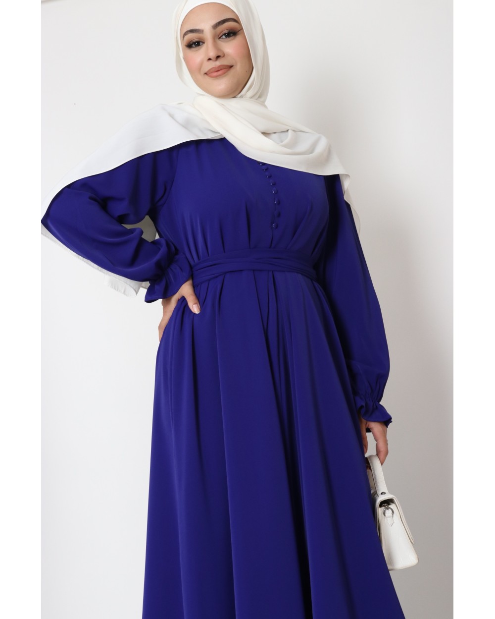 V-neck dress with buttons and ruffled sleeves