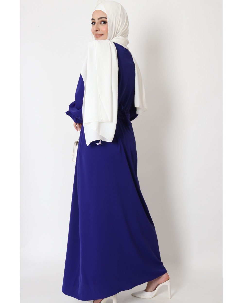 V-neck dress with buttons and ruffled sleeves